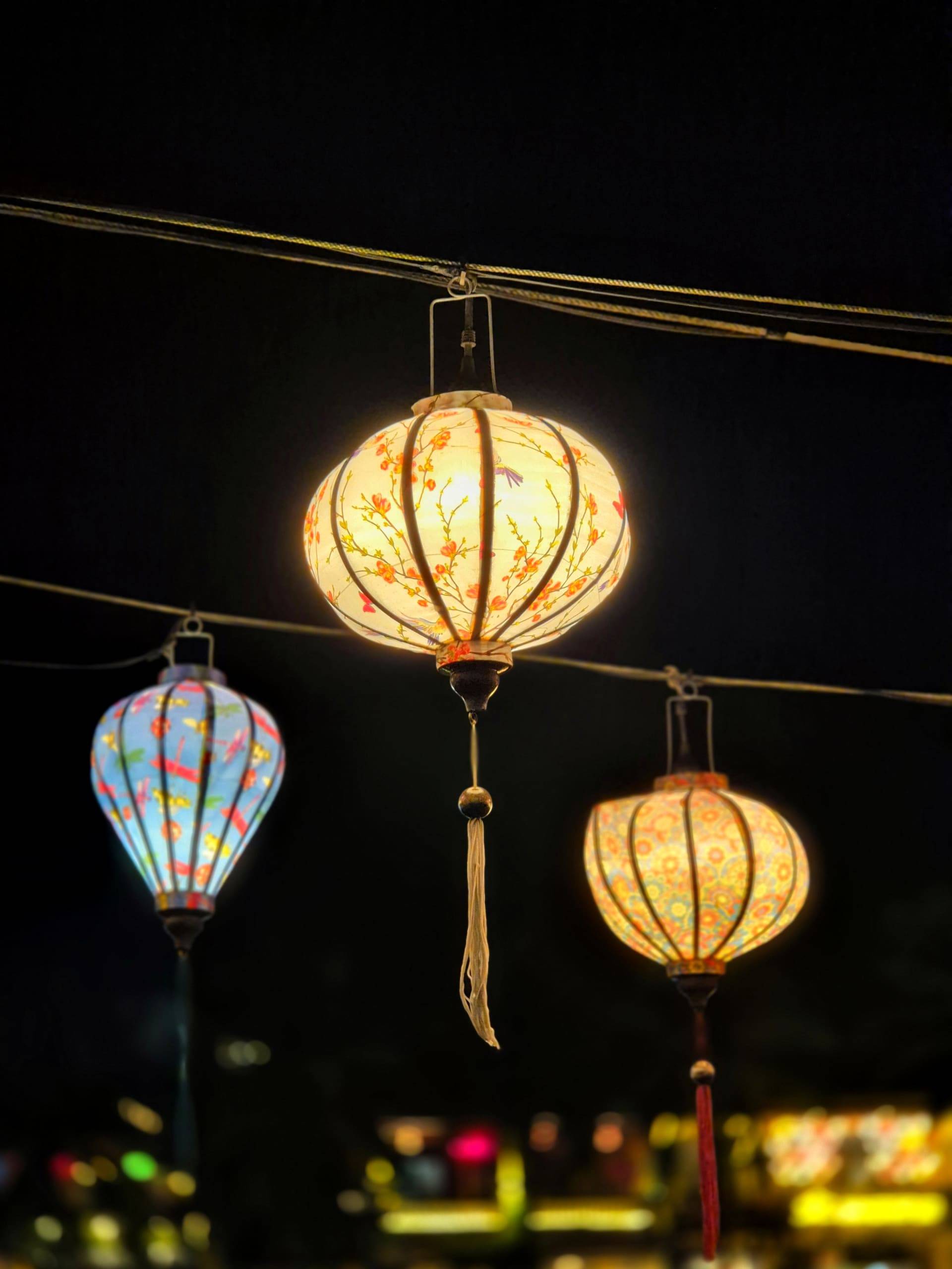 מנורות נייר - סימן ההיכר של העיר