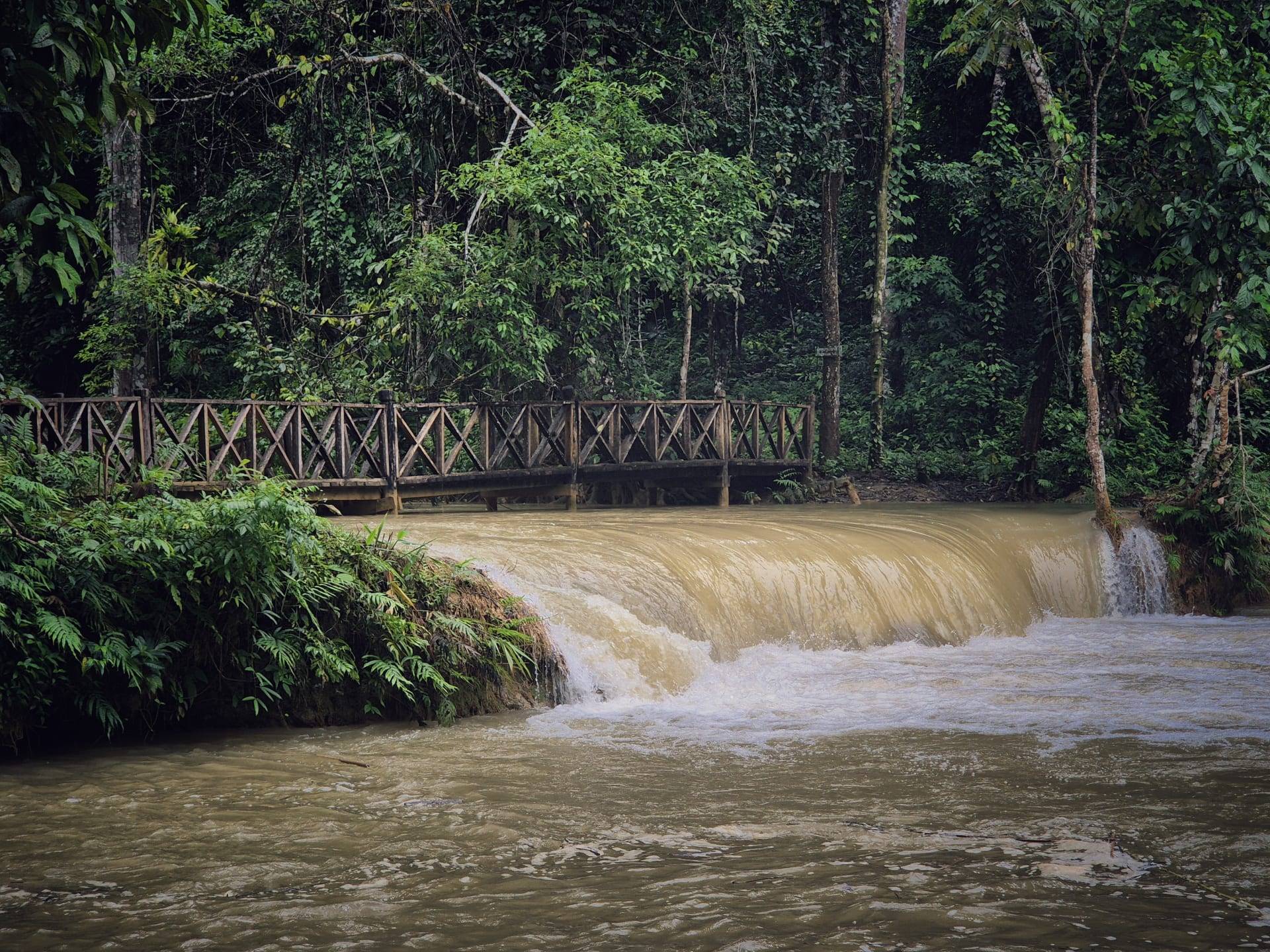 מפלון בלאוס