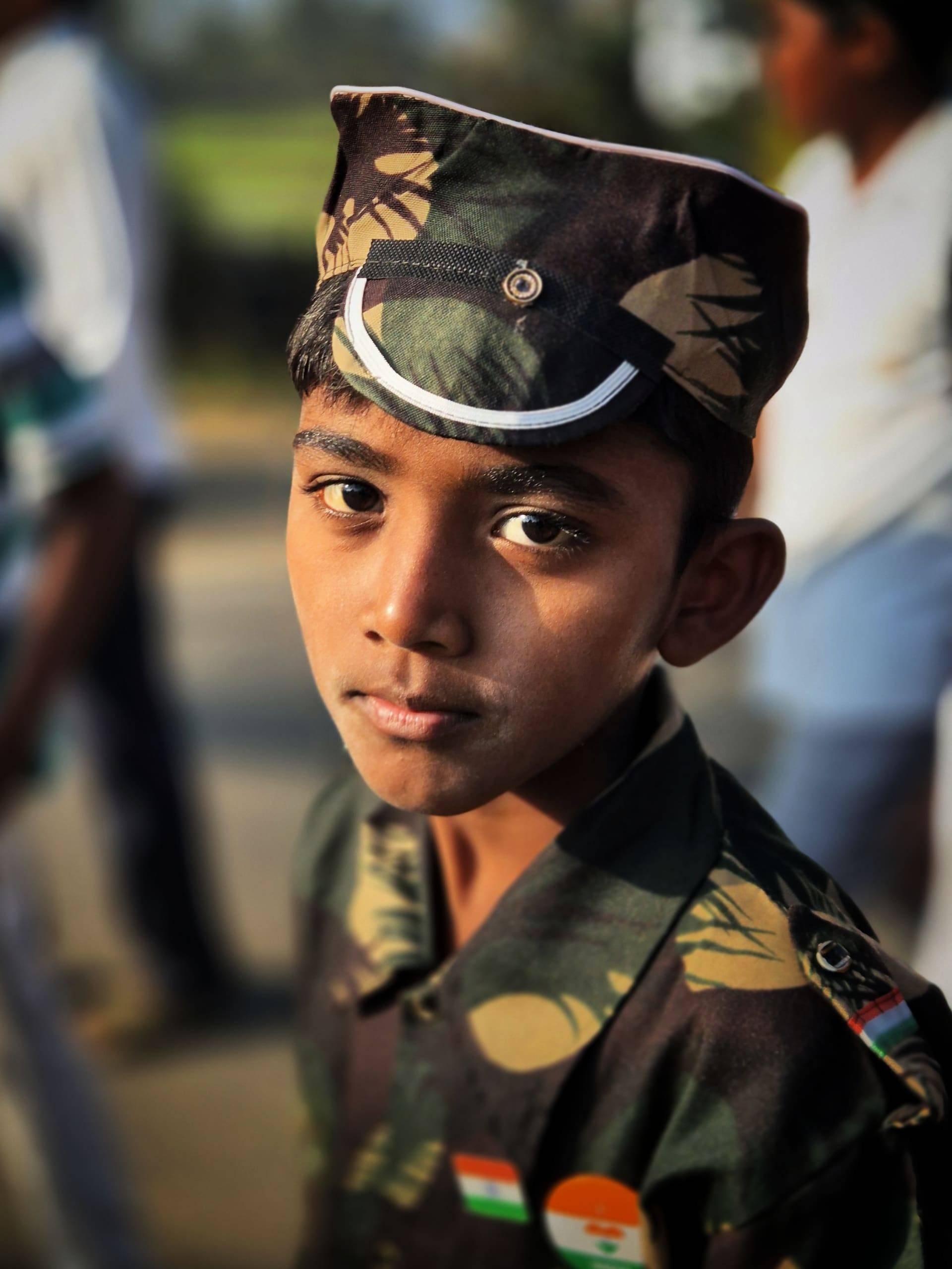 ילד הודי מחופש חיים ביום הרפובליקה