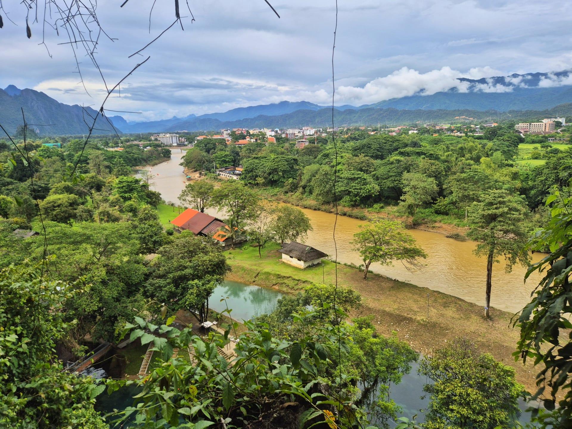 ואנג ויאנג (Vang Vieng) בלאוס